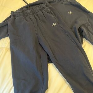 ALO Yoga Blue Joggers set